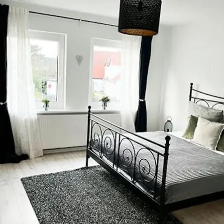 Modernes Apartment Mit Balkon Free Parking Netflix Celle Extérieur photo